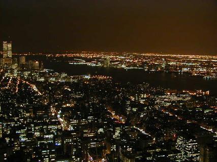 View SSW from ESB (pan 14)<br>Location: <a href="https://www.google.com/maps/search/?api=1&query=40.74844,-73.98568" target="_new">Empire State Building Observation Deck</a>